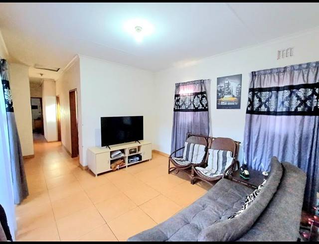 7 BEDROOM HOUSE FOR SALE IN LAUDIUM